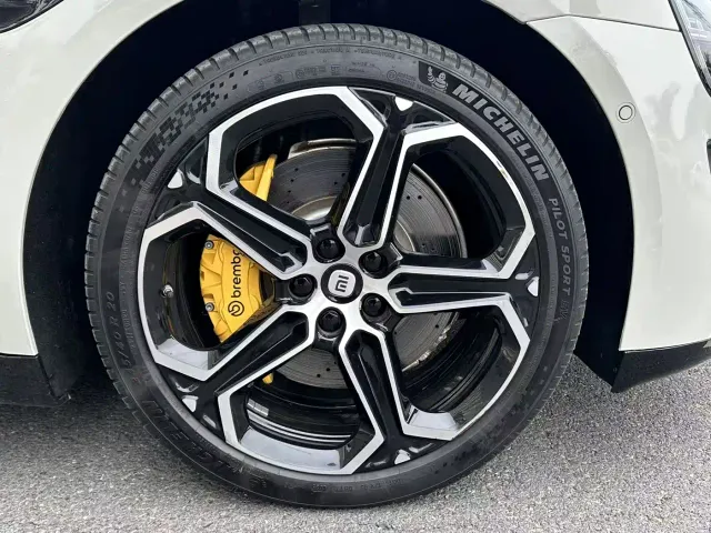 Xiaomi SU7 — Фото автомобиля 4