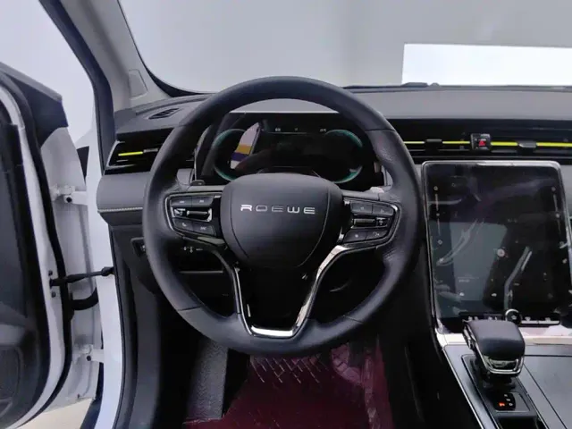 Roewe RX5 — Фото автомобиля 15
