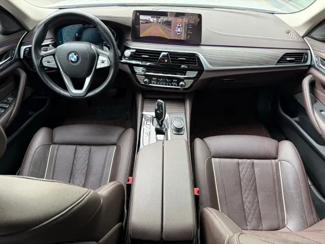 BMW 5 Series — Фото автомобиля 16