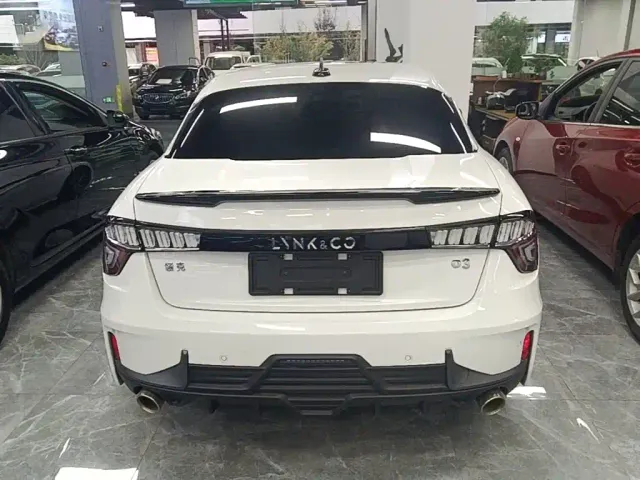 Lynk & Co 03 — Фото автомобиля 5