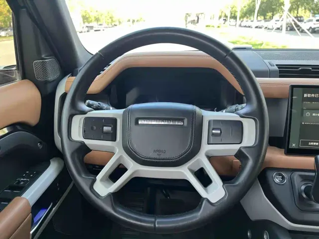 Land Rover Defender — Фото автомобиля 16