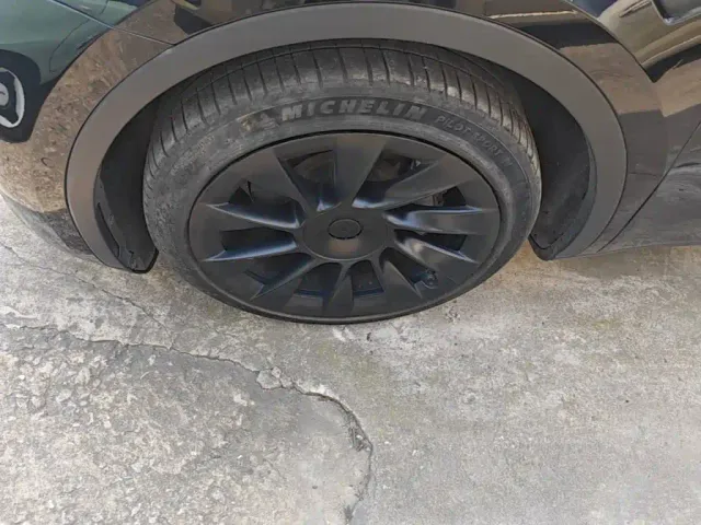 Tesla Model Y — Фото автомобиля 22