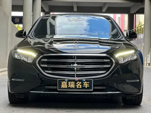 Mercedes-Benz E-Class — Фото автомобиля 2