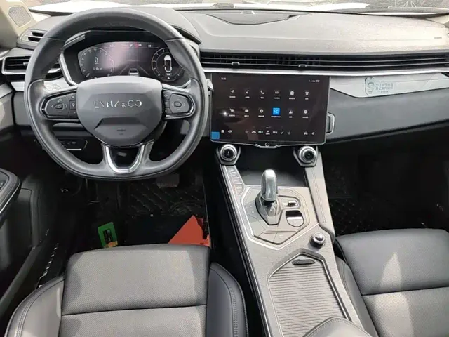 Lynk & Co 01 — Фото автомобиля 9