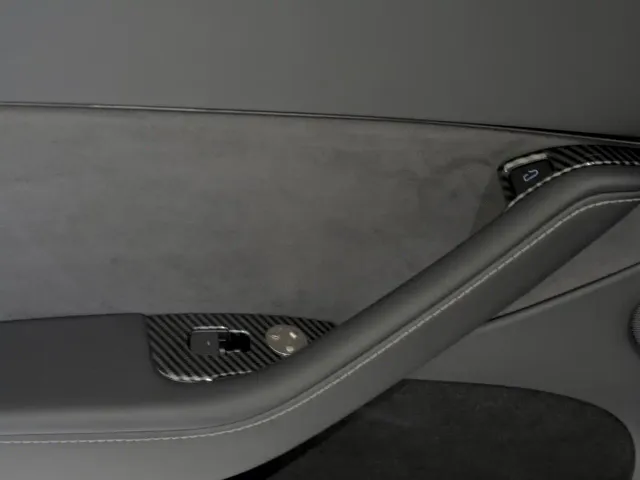 Tesla Model Y — Фото автомобиля 10