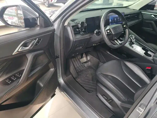 Roewe RX5 — Фото автомобиля 15