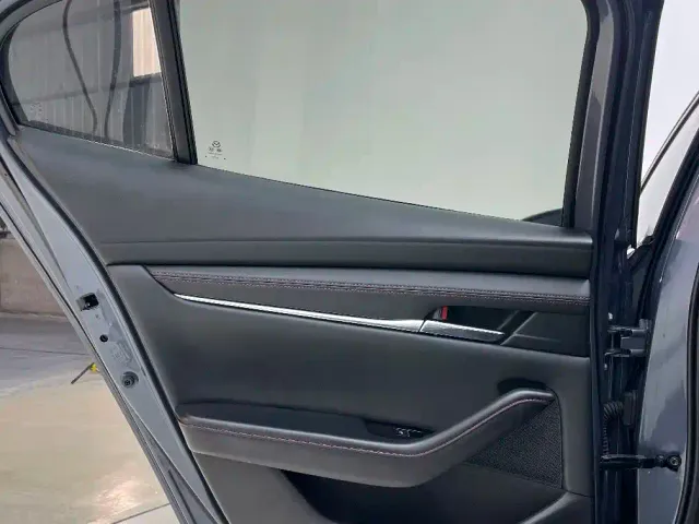 Mazda Axela — Фото автомобиля 15