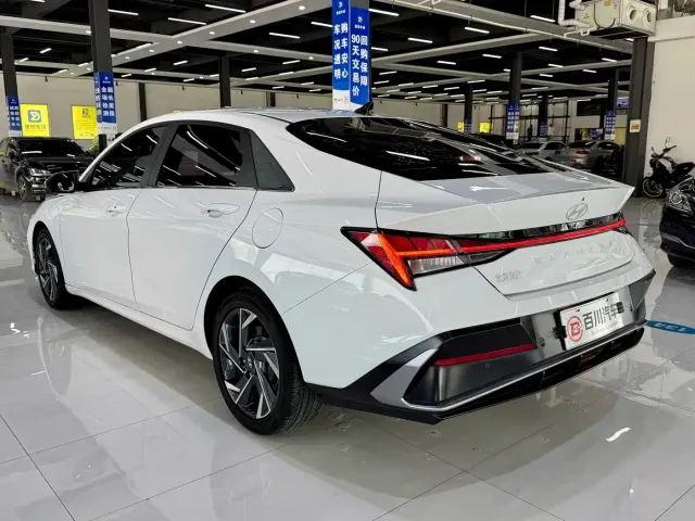Hyundai Elantra 2023 Model 1.5L CVT LUX Premium Edition — Фото автомобиля 9