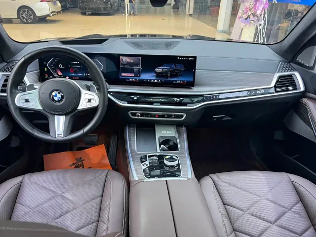 BMW BMW X5 2023 xDrive 40Li M Sport Black Night Package — Фото автомобиля 14