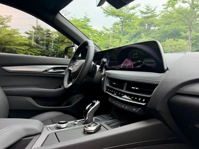 Cadillac CT5 — Фото автомобиля 14