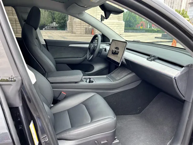 Tesla Model Y — Фото автомобиля 7