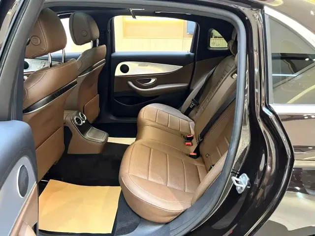 Mercedes-Benz E-Class — Фото автомобиля 6