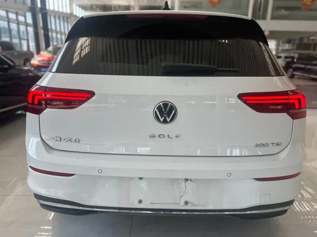 Volkswagen Golf — Фото автомобиля 15