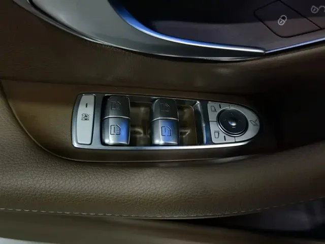 Mercedes-Benz E-Class — Фото автомобиля 9