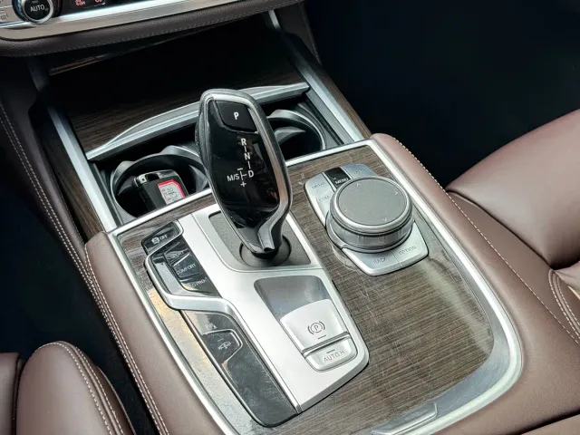 BMW 7 Series — Фото автомобиля 11