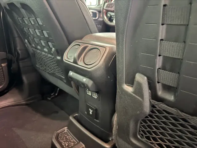 Jeep Wrangler — Фото автомобиля 9
