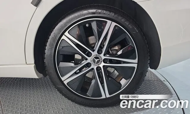 Mercedes-Benz A-Class W177 — Фото автомобиля 6