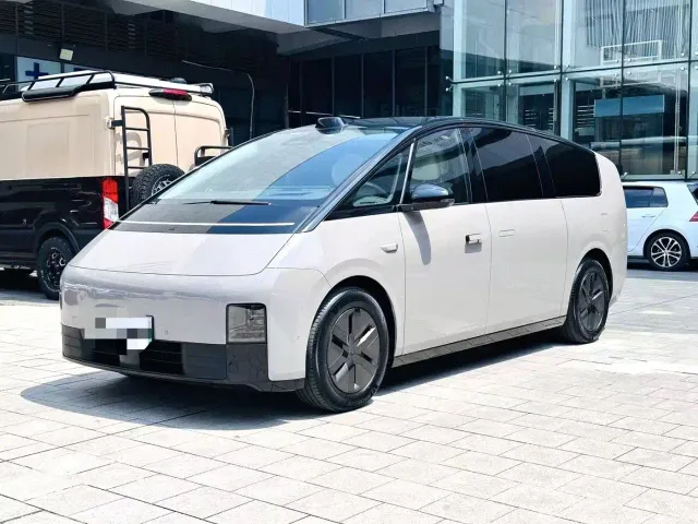 Фотография автомобиля — Li Auto MEGA