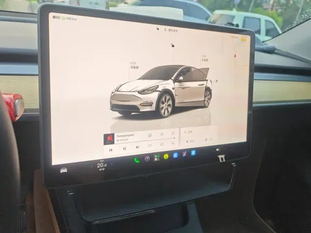 Tesla Model Y — Фото автомобиля 14
