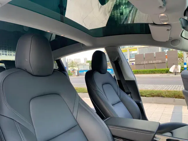 Tesla Model 3 — Фото автомобиля 29