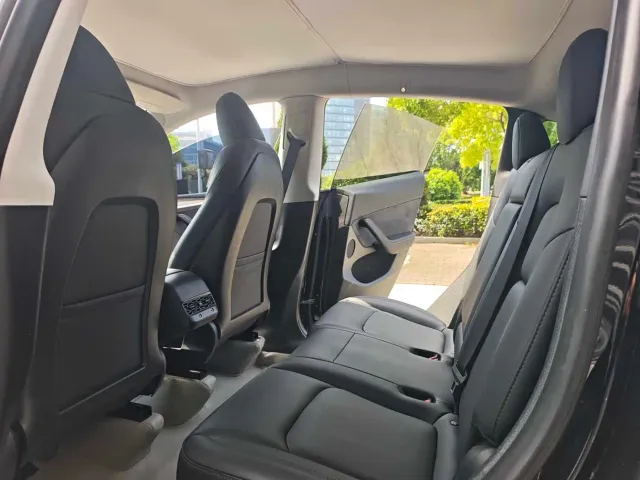Tesla Model Y — Фото автомобиля 5