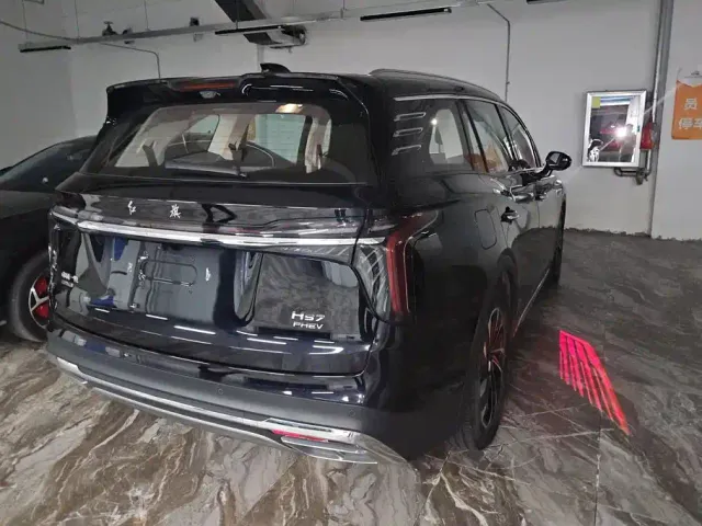 Hongqi HS7 PHEV — Фото автомобиля 3