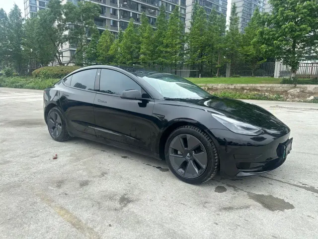 Tesla Model 3 — Фото автомобиля 2