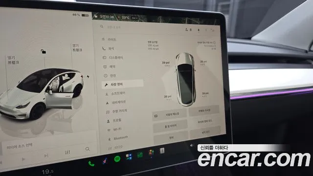 Tesla Model Y — Фото автомобиля 17