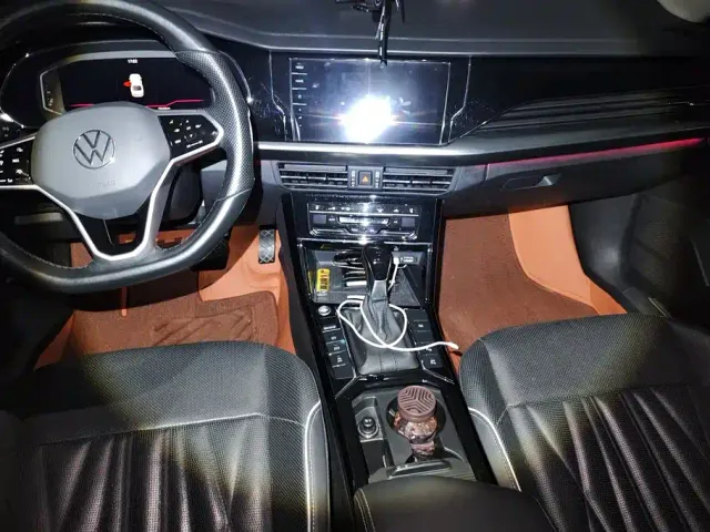 Volkswagen Passat — Фото автомобиля 16