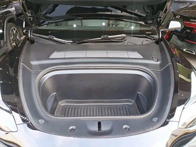 Tesla Model Y — Фото автомобиля 19