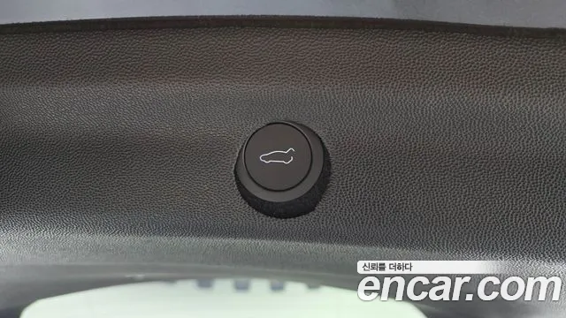 Tesla Model Y — Фото автомобиля 16