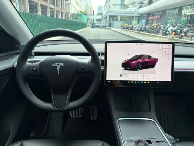 Tesla Model Y — Фото автомобиля 8