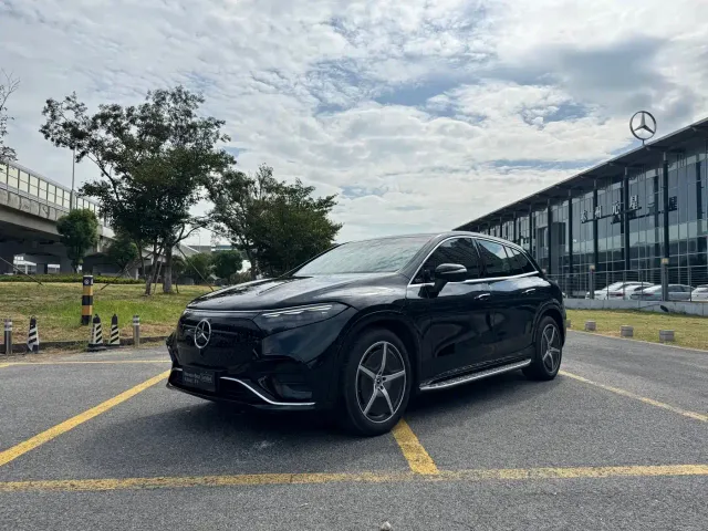 Фотография автомобиля — Mercedes-Benz EQS SUV