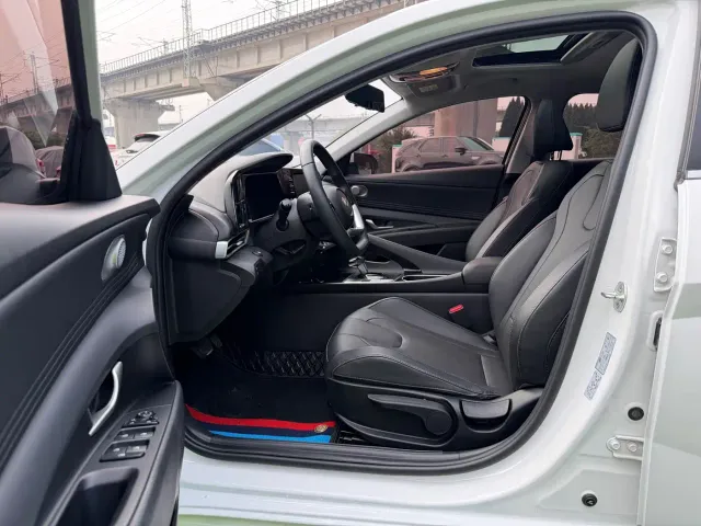 Hyundai Elantra — Фото автомобиля 8