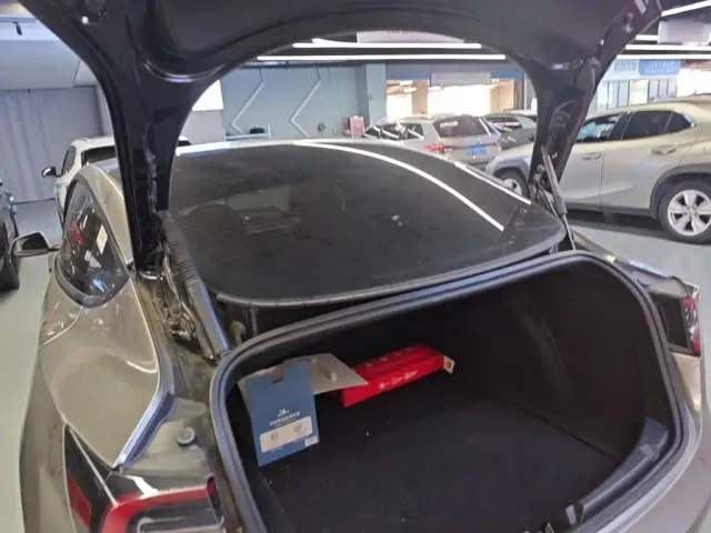 Tesla Model 3 — Фото автомобиля 18
