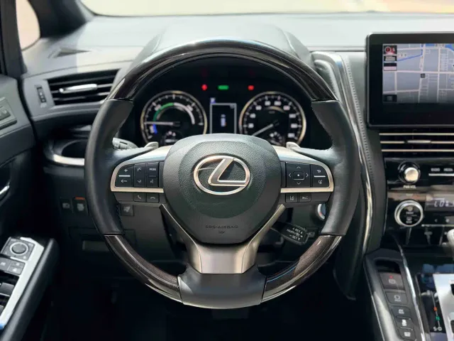 Lexus LM — Фото автомобиля 3