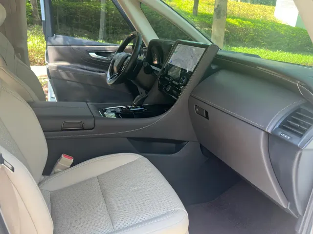 Toyota Vellfire — Фото автомобиля 18