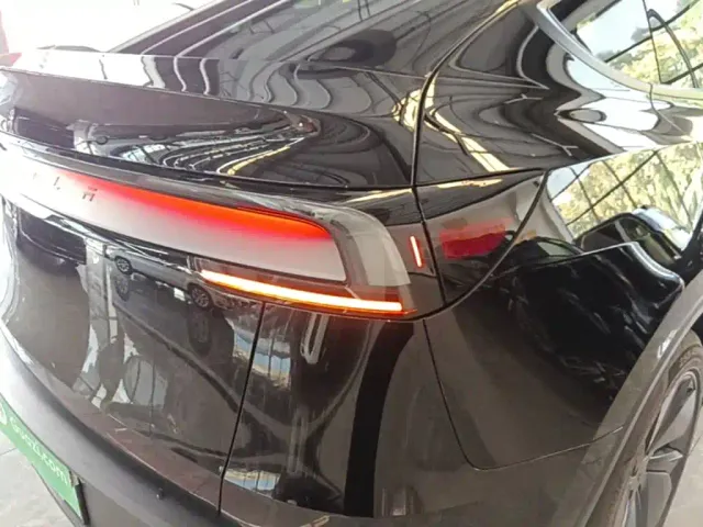 Tesla Model Y — Фото автомобиля 7