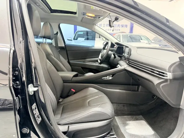 Hyundai Elantra — Фото автомобиля 12