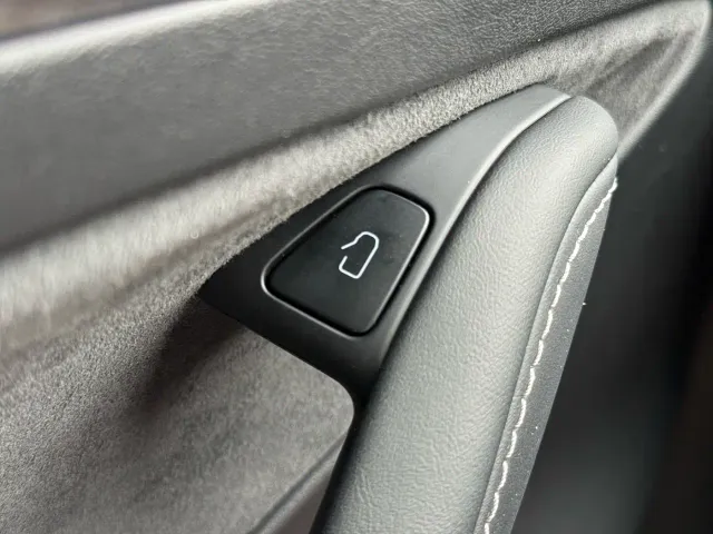 Tesla Model Y — Фото автомобиля 16