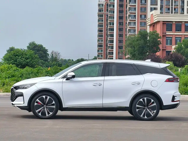 BYD Tang — Фото автомобиля 4