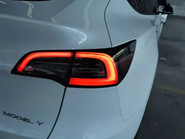 Tesla Model Y — Фото автомобиля 7