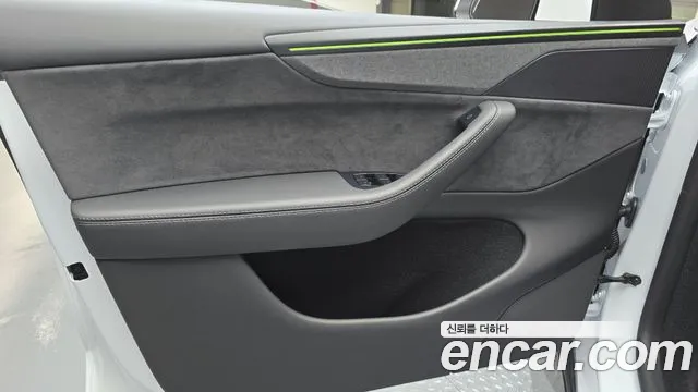 Tesla Model Y — Фото автомобиля 13