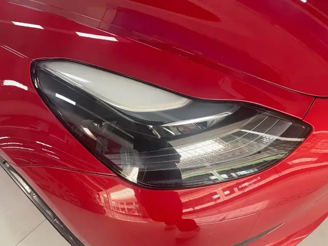 Tesla Model 3 — Фото автомобиля 10