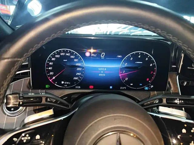 Mercedes-Benz E-Class — Фото автомобиля 7