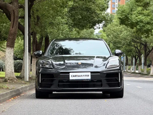 Porsche Panamera — Фото автомобиля 2