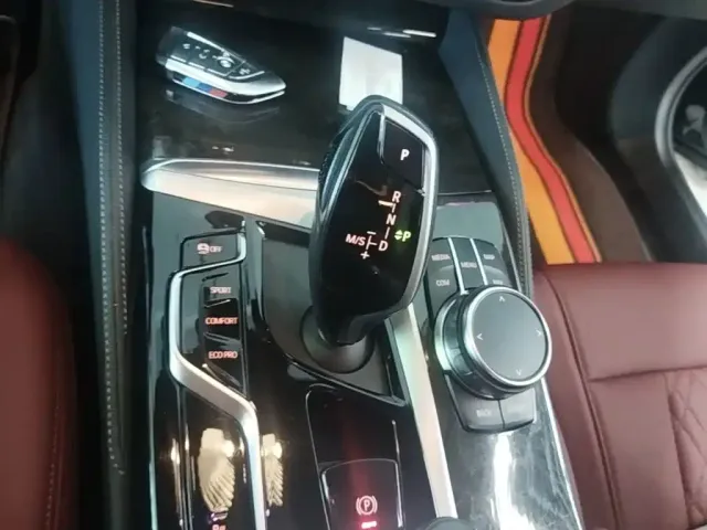 BMW 5 Series — Фото автомобиля 9