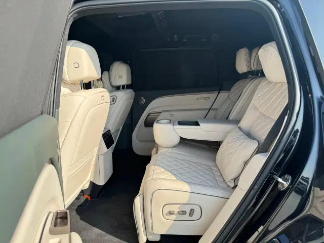 Li Auto L8 — Фото автомобиля 9