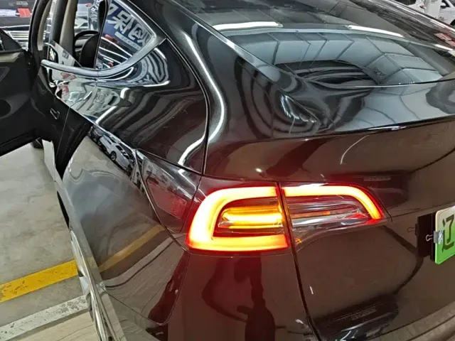 Tesla Model Y — Фото автомобиля 4
