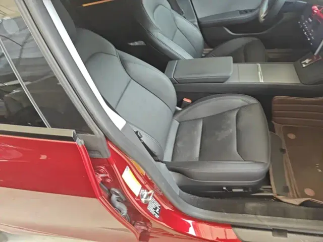 Tesla Model 3 — Фото автомобиля 24